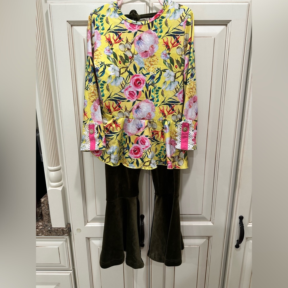 Sparkle in Pink girls 2-piece floral outfit, size 7/8 (2X). EUC